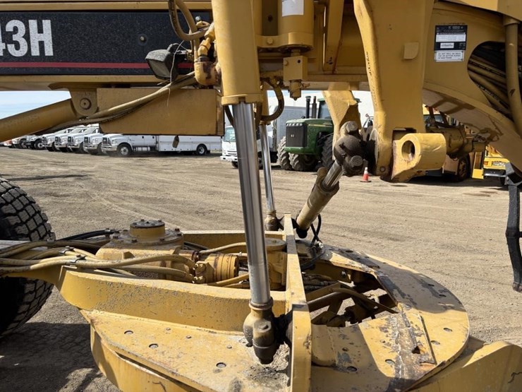 2006-caterpillar-143h-image-11