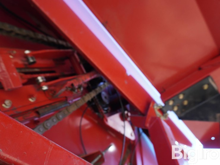 2004-new-holland-br780-image-16