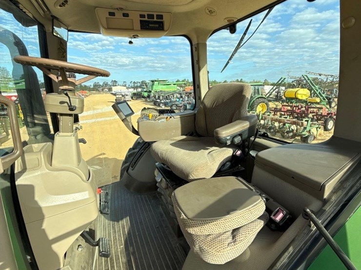 2012-john-deere-8260r-image-24