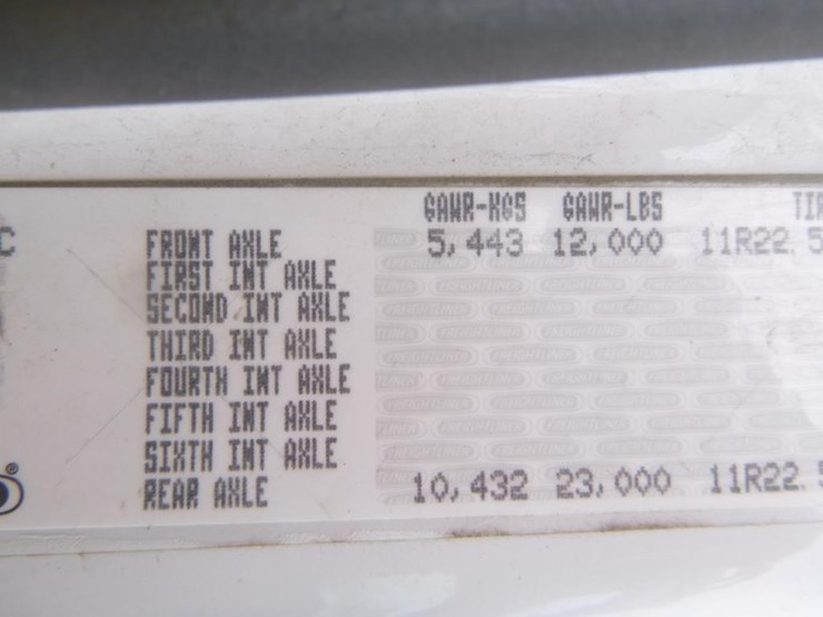 2016-freightliner-m2-106-image-22