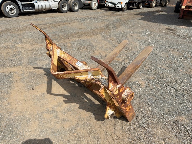 48"-wheel-loader-forks-image-4