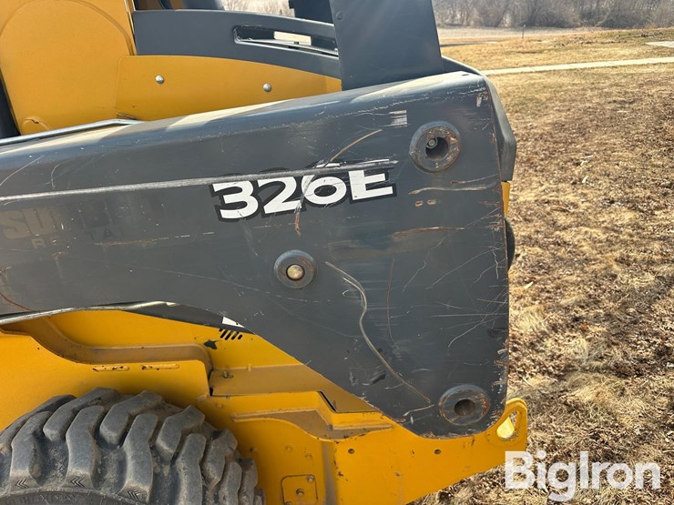 2015-deere-326e-image-12