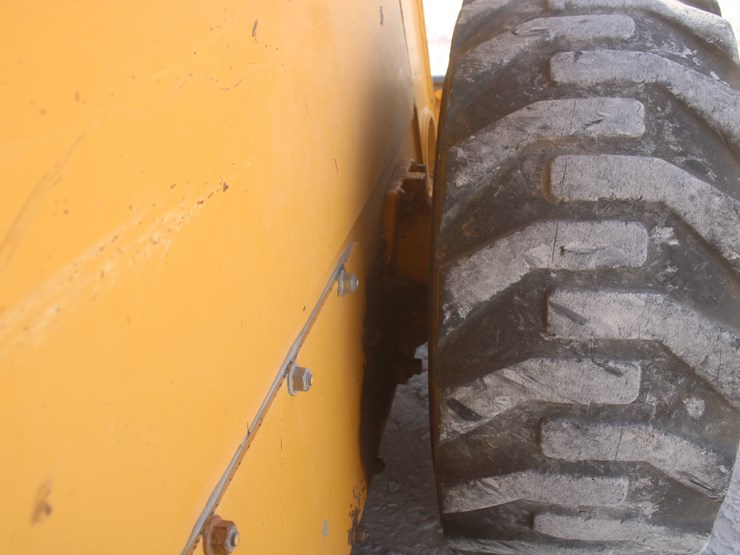 john-deere-325-image-47