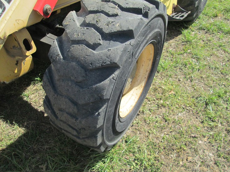 new-holland-b95b-image-29