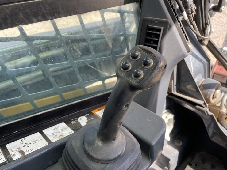 2013-deere-333e-image-18