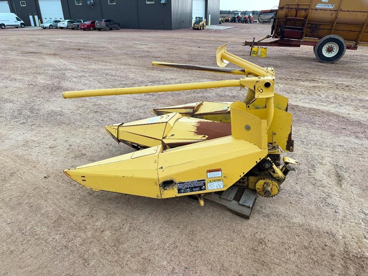 new-holland-824-image-6