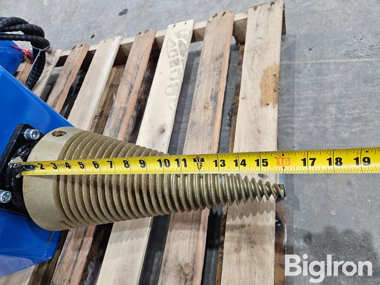 2025-massey-ferguson-730-image-18