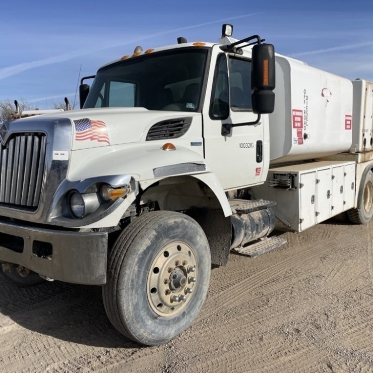 2008 International 7500 T/A Fuel & Lube Truck