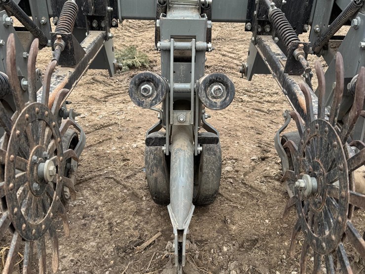 hinkier-6000-12r30"-cultivator-image-15