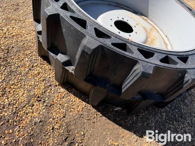 valley-revolution-47x15"-irrigation-tire-&-rim-image-13