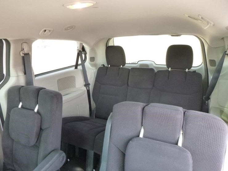 2014-dodge-grand-caravan-image-9