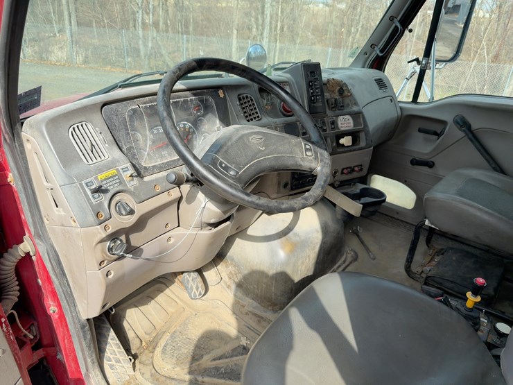 2008-sterling-lt9500-image-21