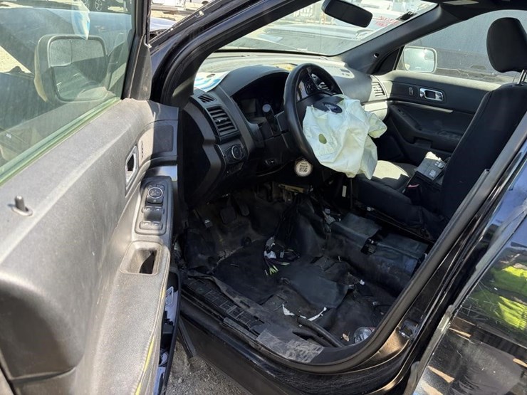 2018-ford-explorer-image-12