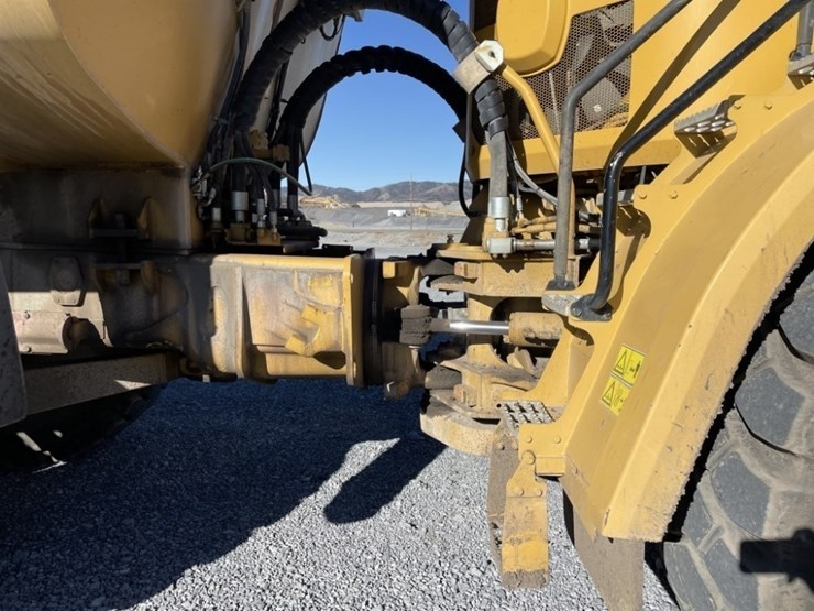 2013-caterpillar-740b-image-13