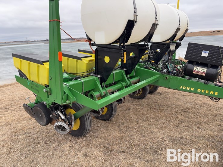 john-deere-7000-image-16