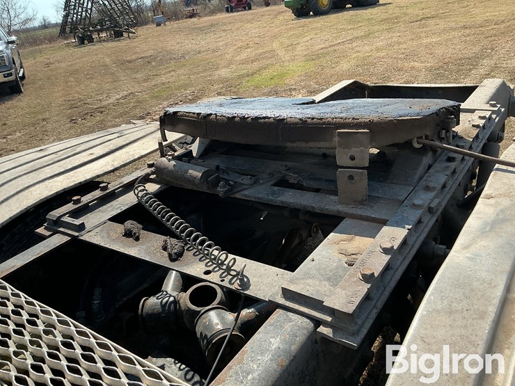 1997-peterbilt-385-image-15