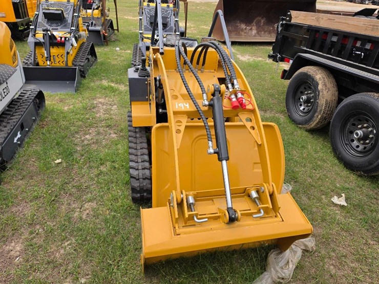 --absolute---new---ride-on-mini-skid-image-5