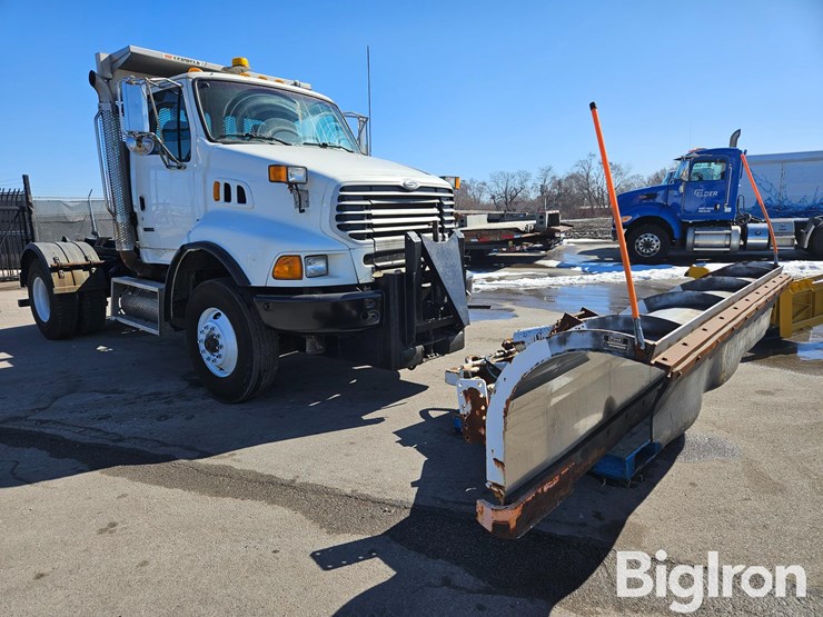 2009-sterling-l9500-image-3