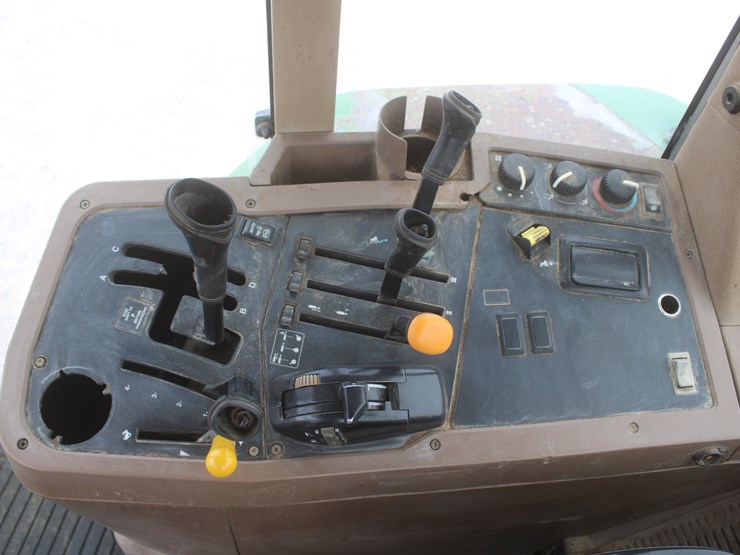 john-deere-7610-image-30