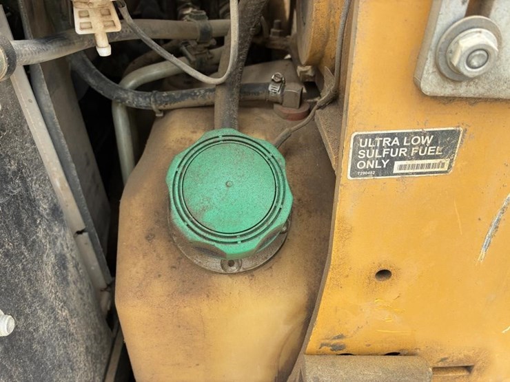 2018-deere-317g-image-21
