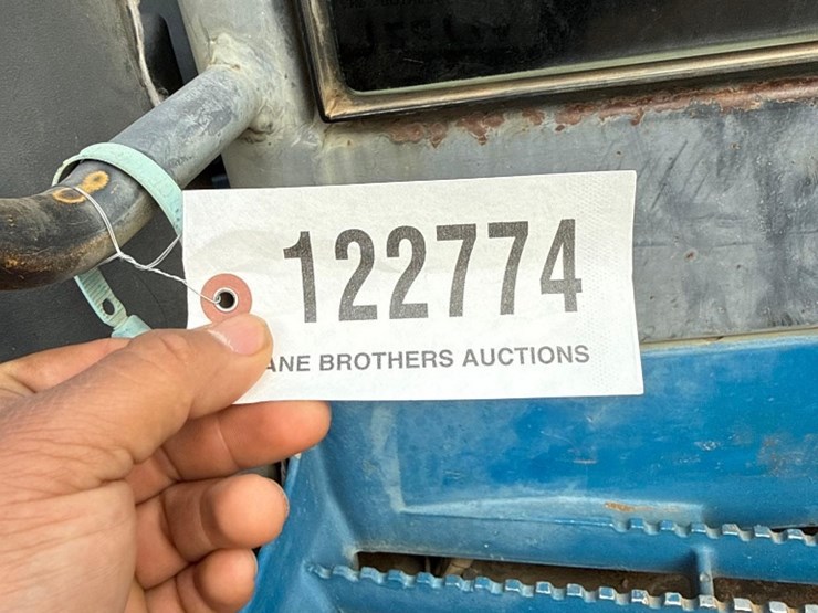 new-holland-8870-image-32