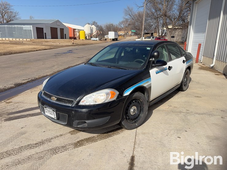 2013-chevrolet-impala-4-door-car-image-1