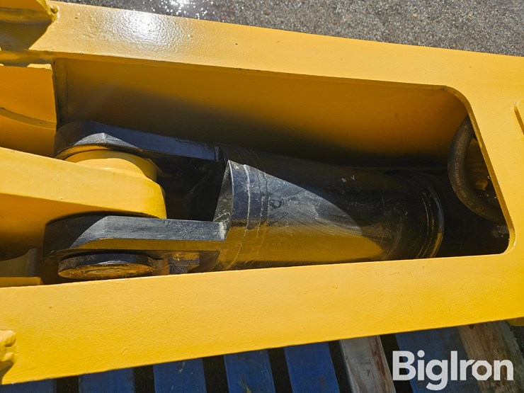 2025-massey-ferguson-730-image-13