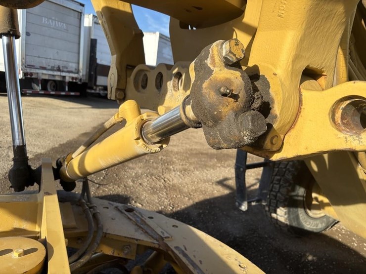 2006-caterpillar-143h-motor-grader-image-13