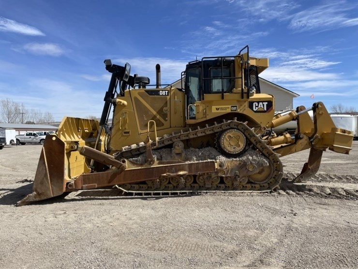 2015-caterpillar-d8t-image-2