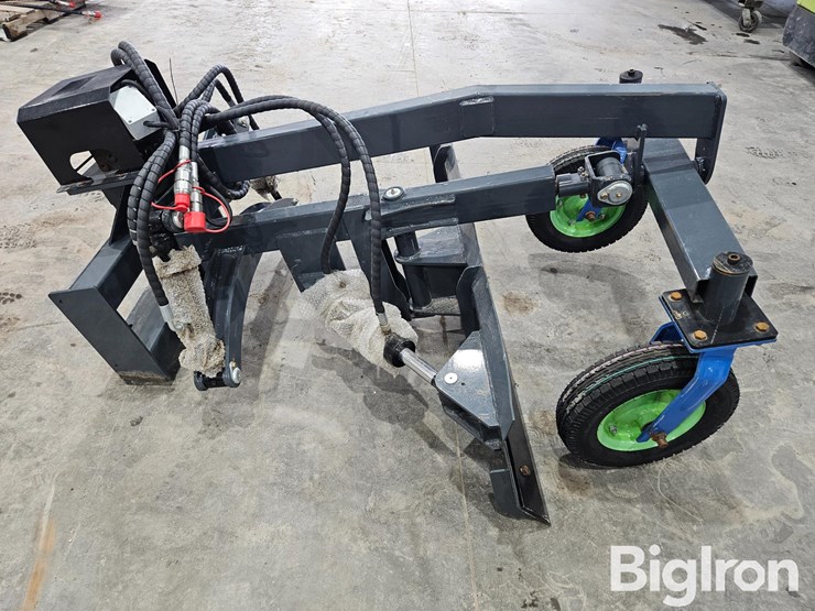 2025-massey-ferguson-730-image-4