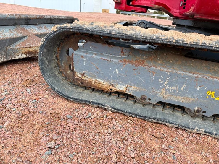 takeuchi-tb235-2-image-8