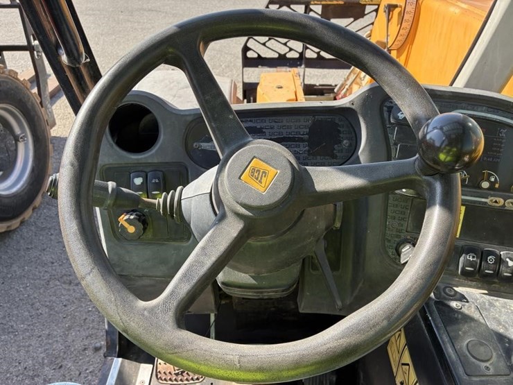 2015-jcb-525-image-14