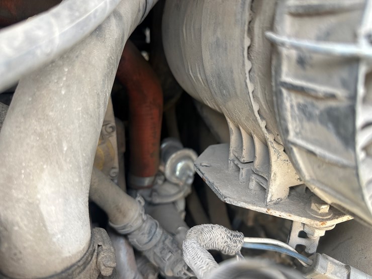 2017-caterpillar-239d-image-45