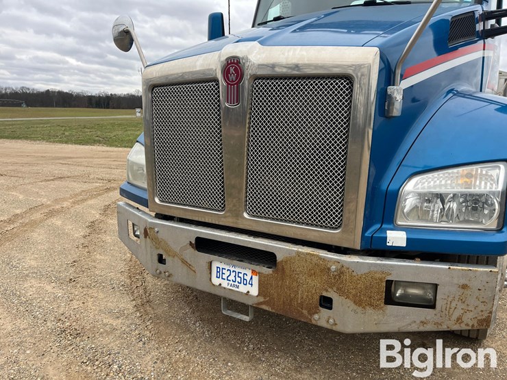 2017-kenworth-t880-image-17