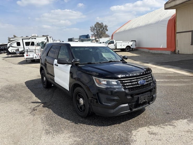 2017-ford-explorer-image-2