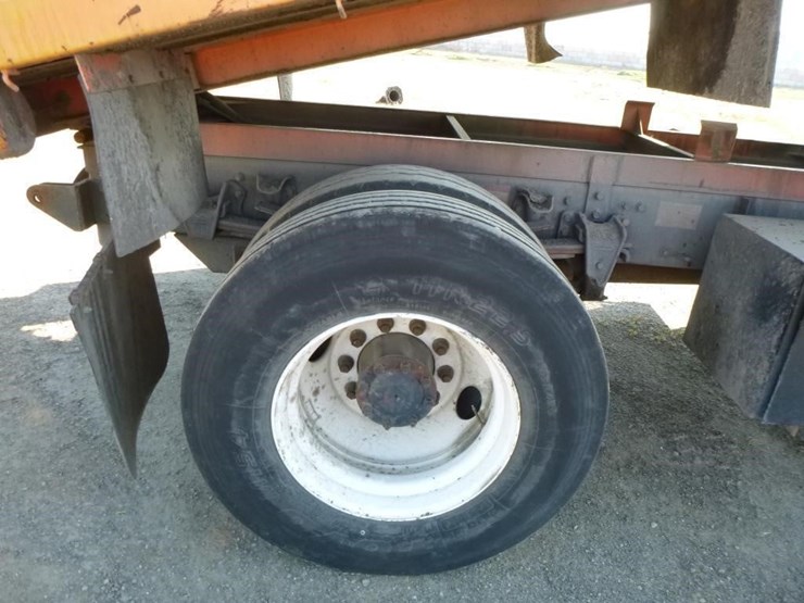 2001-freightliner-fl70-image-36