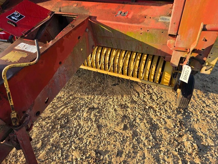 new-holland-855-image-7