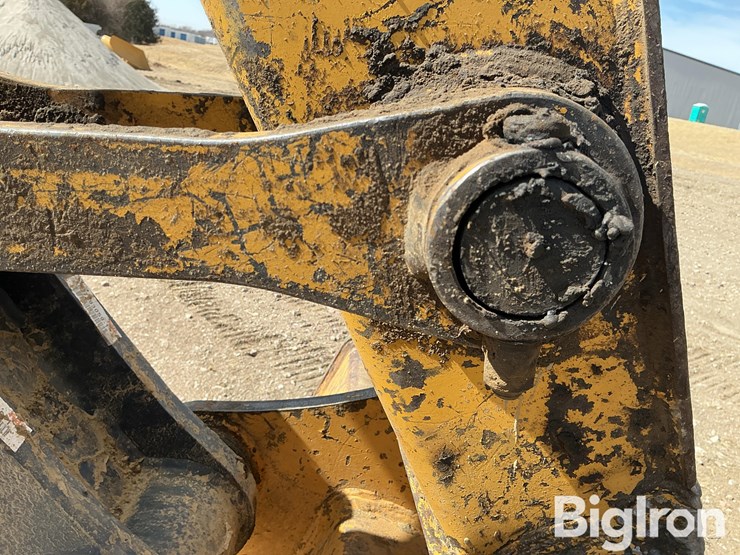 1997-deere-490e-image-14