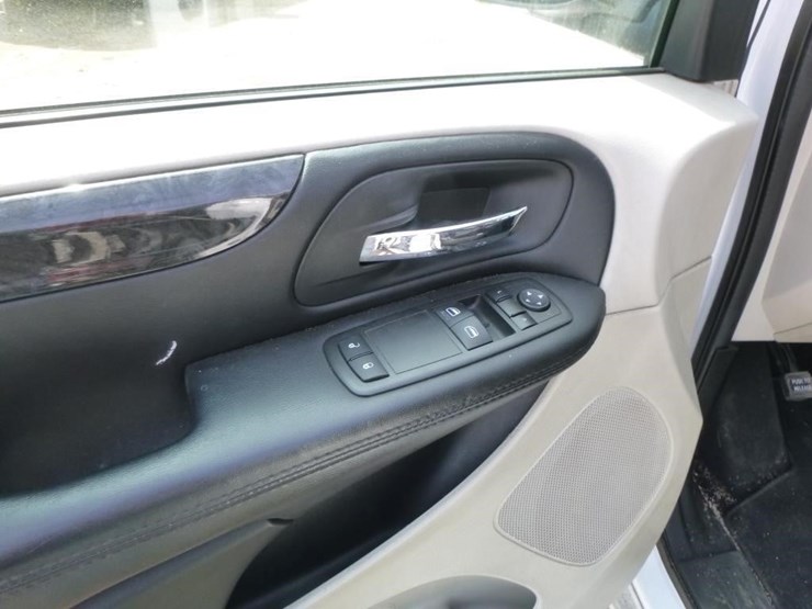 2014-dodge-grand-caravan-image-22