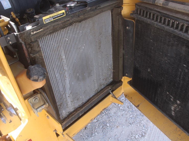 john-deere-325-image-26