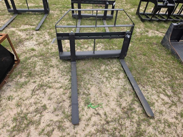 --skid-steer-pallet-fork-image-6