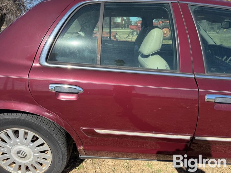 2007-mercury-grand-marquis-ls-4-door-sedan-image-16