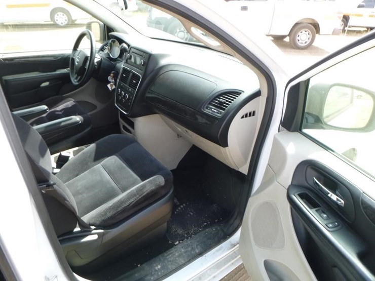 2014-dodge-grand-caravan-image-26