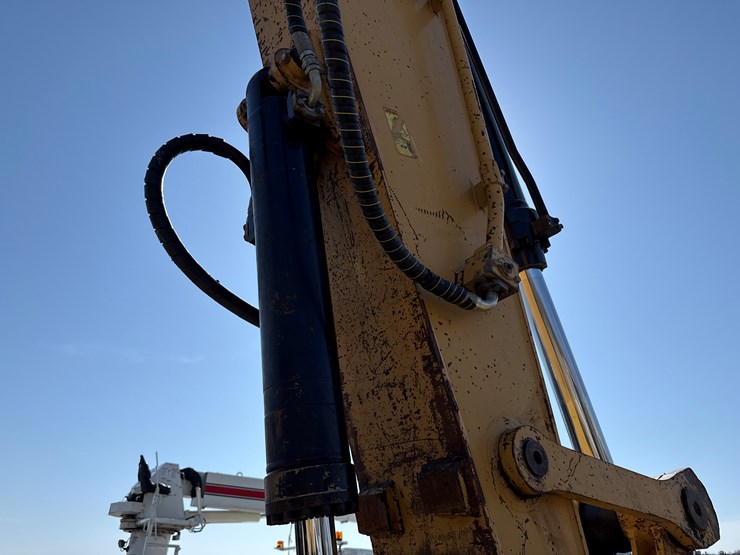 2011-caterpillar-336e-image-25