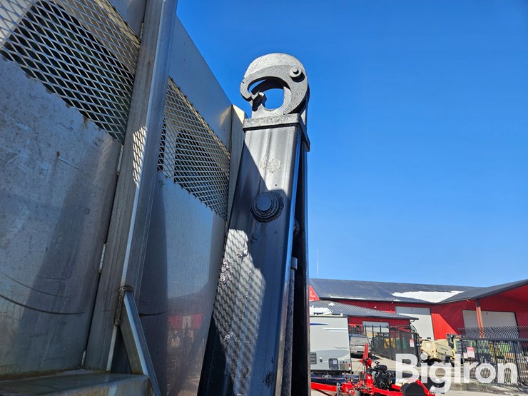 2009-sterling-l9500-image-14