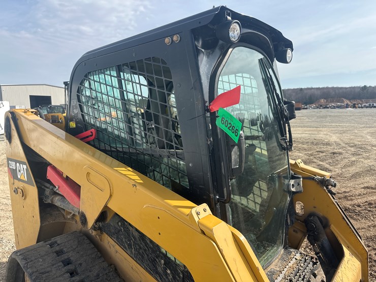 2017-caterpillar-239d-image-12