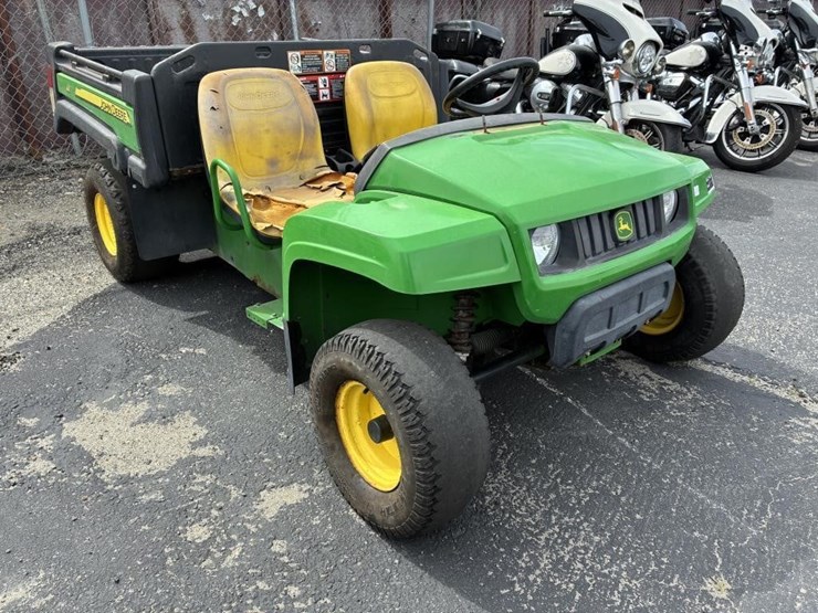 2017-john-deere-gator-image-2