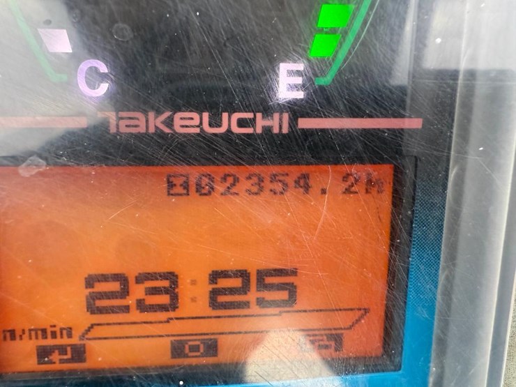 takeuchi-tb235-2-image-53