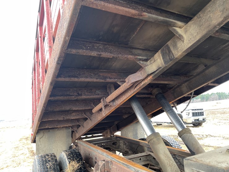 #113-•-1982-international-1754-single-axle-grain-truck-(has-wi-title)-image-90