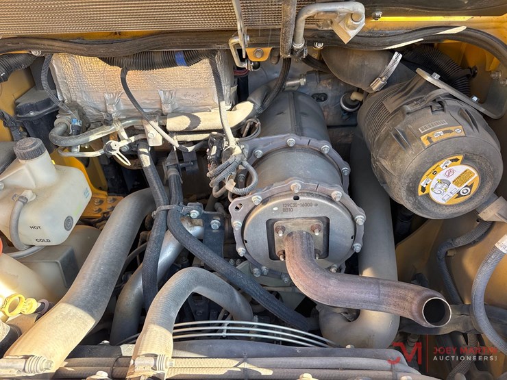 2023-deere-317g-image-13